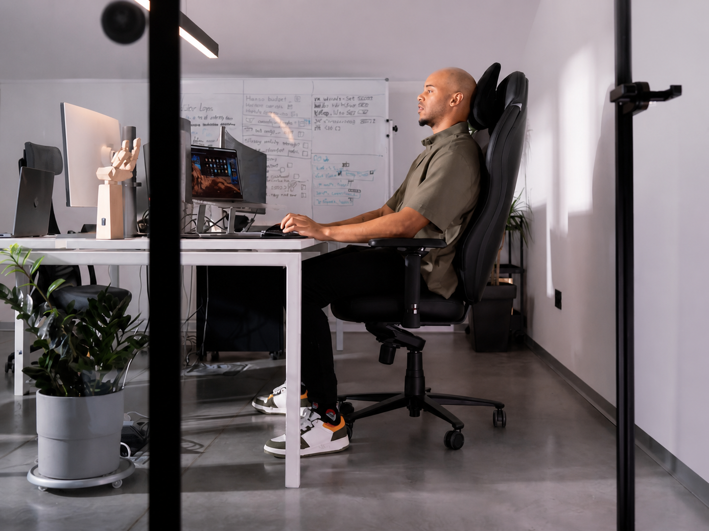 Professional working comfortably in a Duelhawk Ultra 2 chair